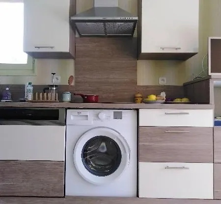 Studio-appartement Compose D Un Coin Cabine, Piece De Vie Et Jardin - St-clair Apartment Le Lavandou