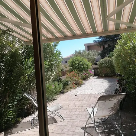 Apartment Studio-appartement Compose D Un Coin Cabine, Piece De Vie Et Jardin - St-clair Le Lavandou